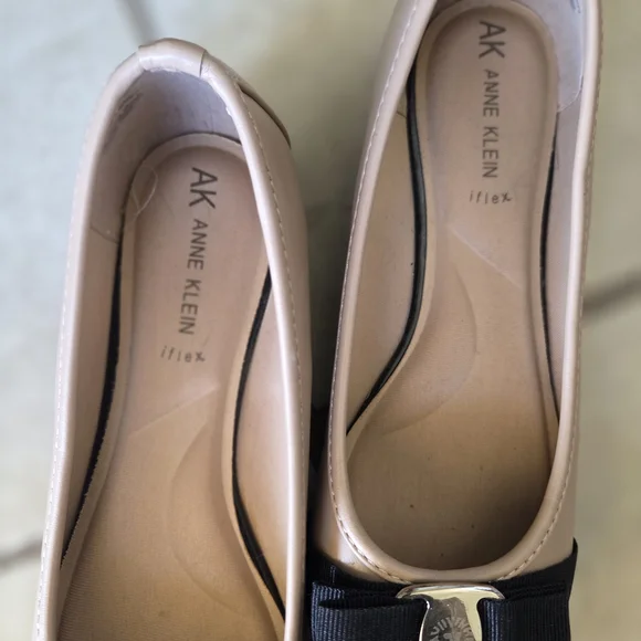 Anne Klein Black and Cream Bow Flats - Picture 2 of 3